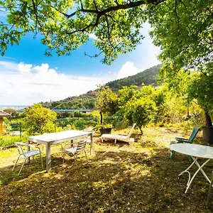 https://chiavari-cozy-apartments-in-villa-with-shared-garden-parking.hotelitalianriviera.com